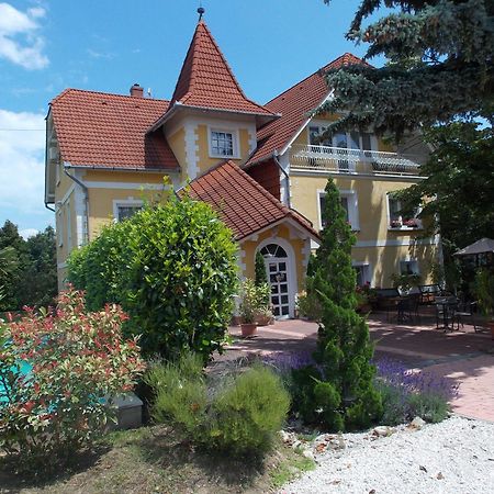 Eden Villa Apartmanhaz Balatonfured Exterior photo