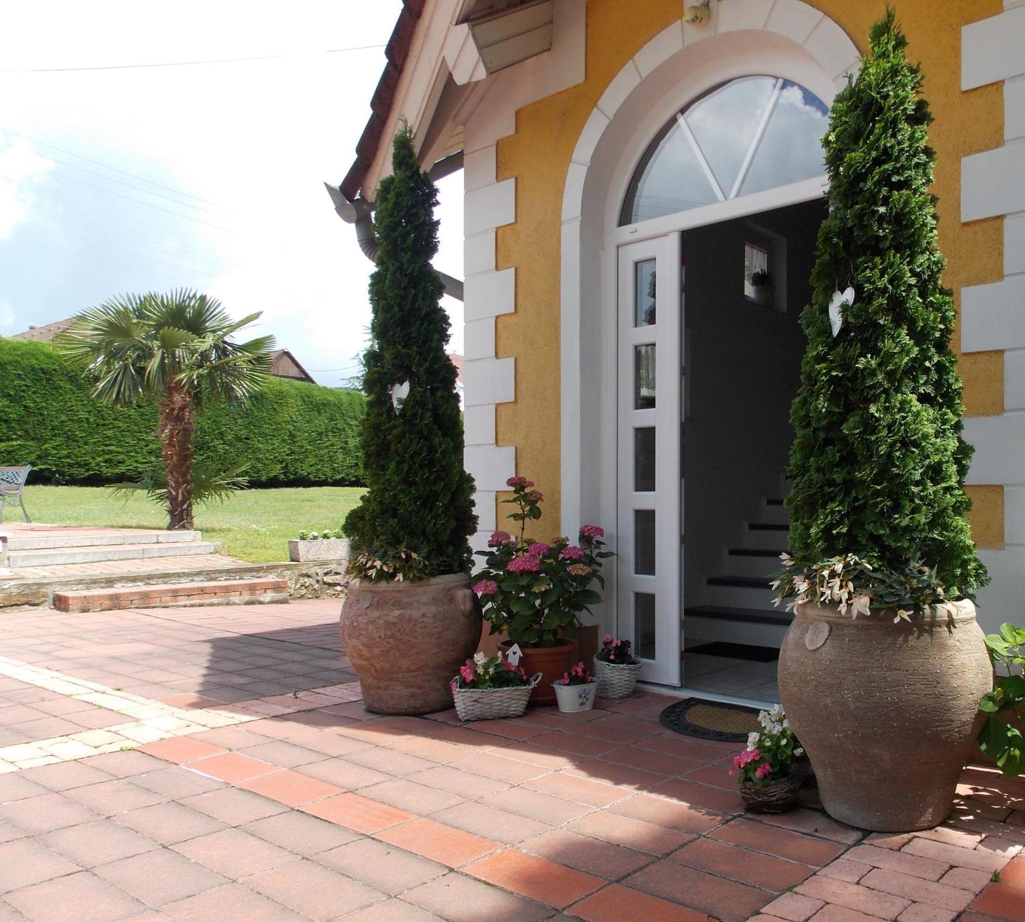 Eden Villa Apartmanhaz Balatonfured Exterior photo