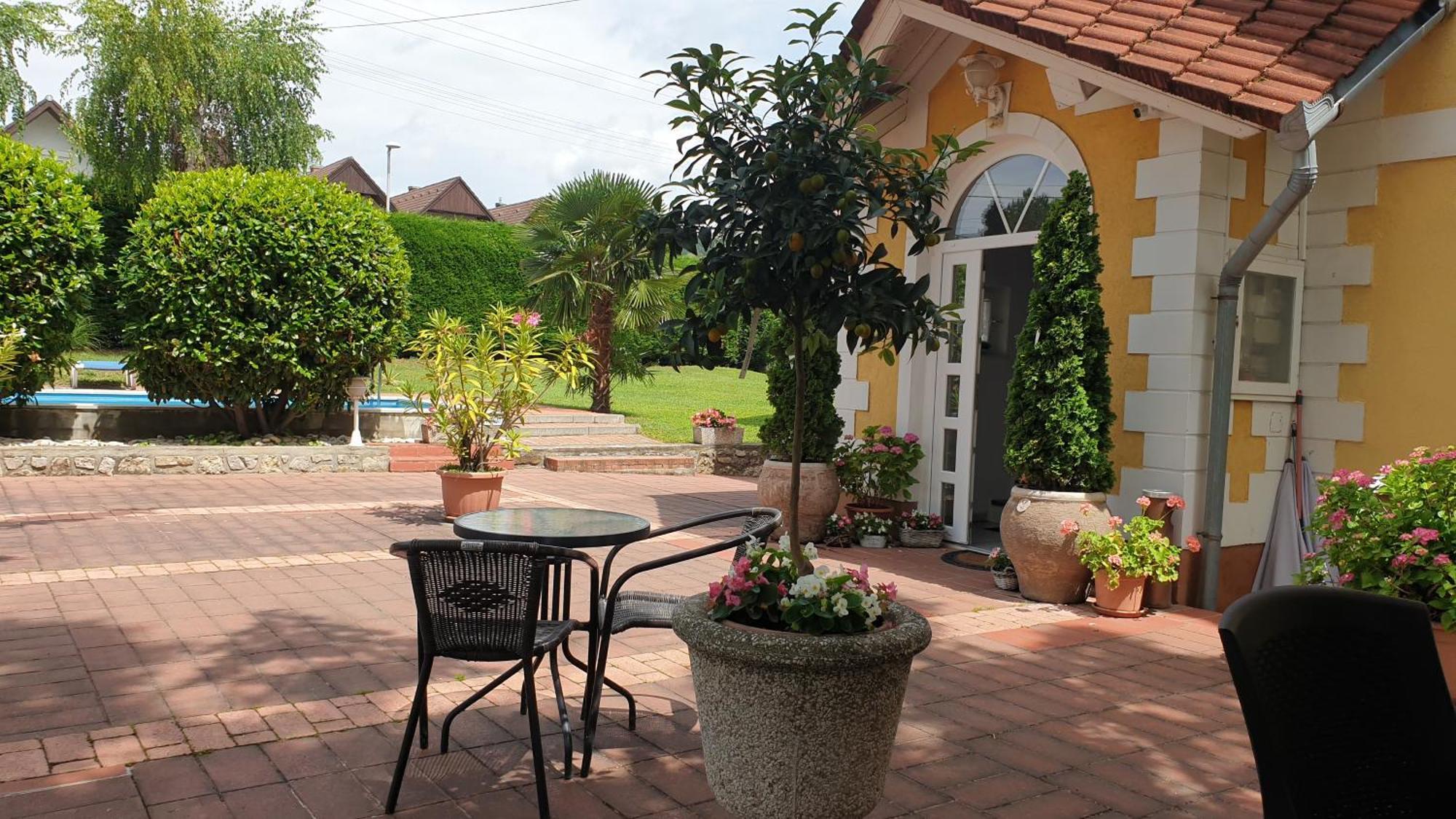 Eden Villa Apartmanhaz Balatonfured Exterior photo