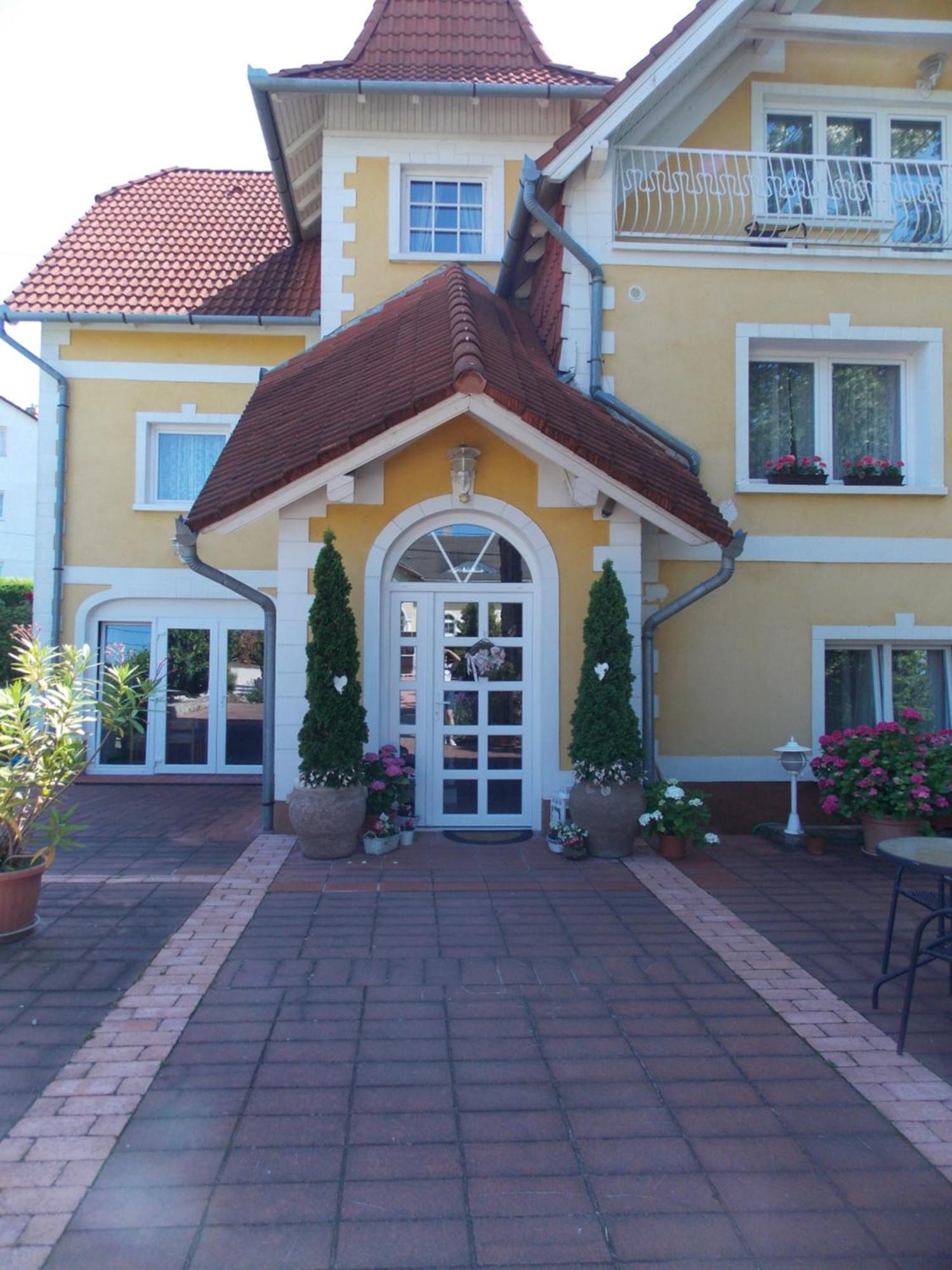Eden Villa Apartmanhaz Balatonfured Exterior photo