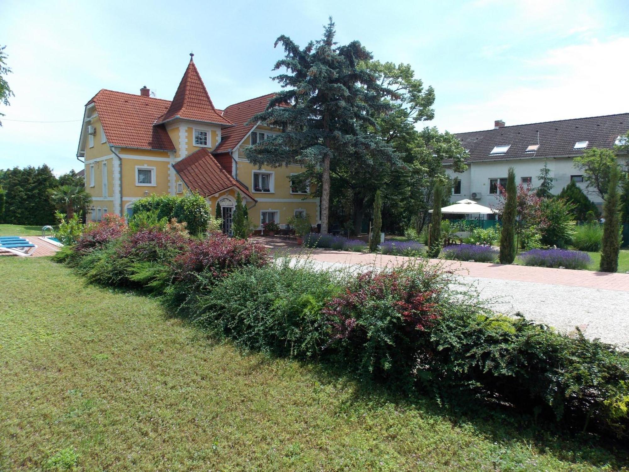 Eden Villa Apartmanhaz Balatonfured Exterior photo