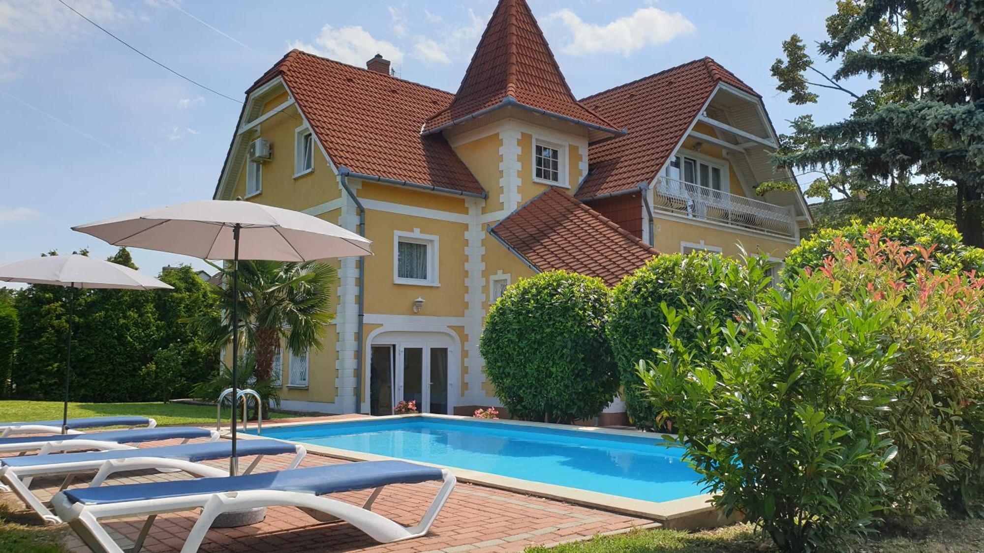 Eden Villa Apartmanhaz Balatonfured Exterior photo