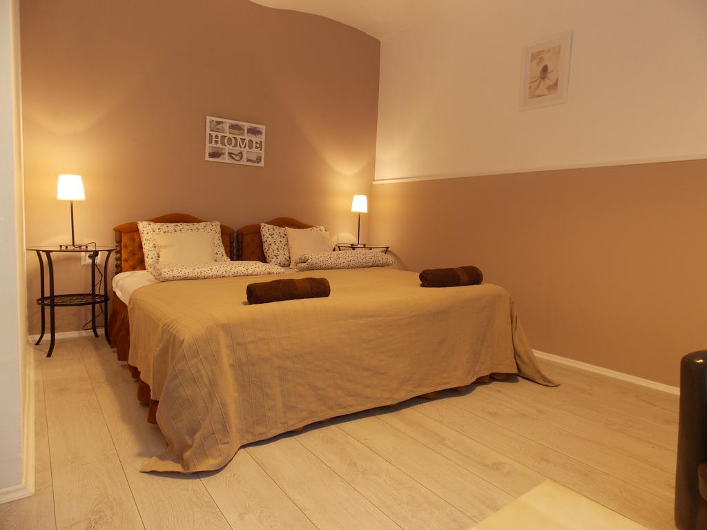 Eden Villa Apartmanhaz Balatonfured Exterior photo