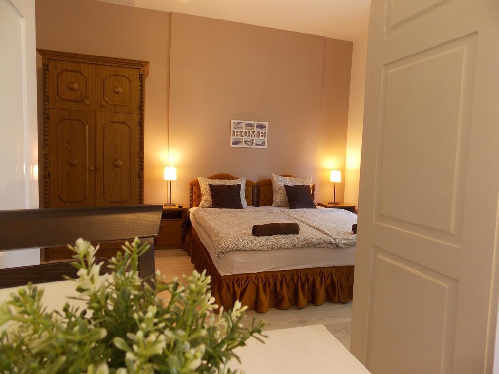 Eden Villa Apartmanhaz Balatonfured Exterior photo