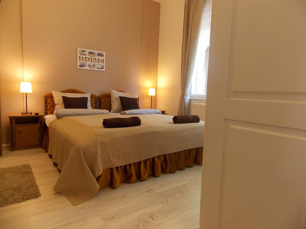 Eden Villa Apartmanhaz Balatonfured Exterior photo