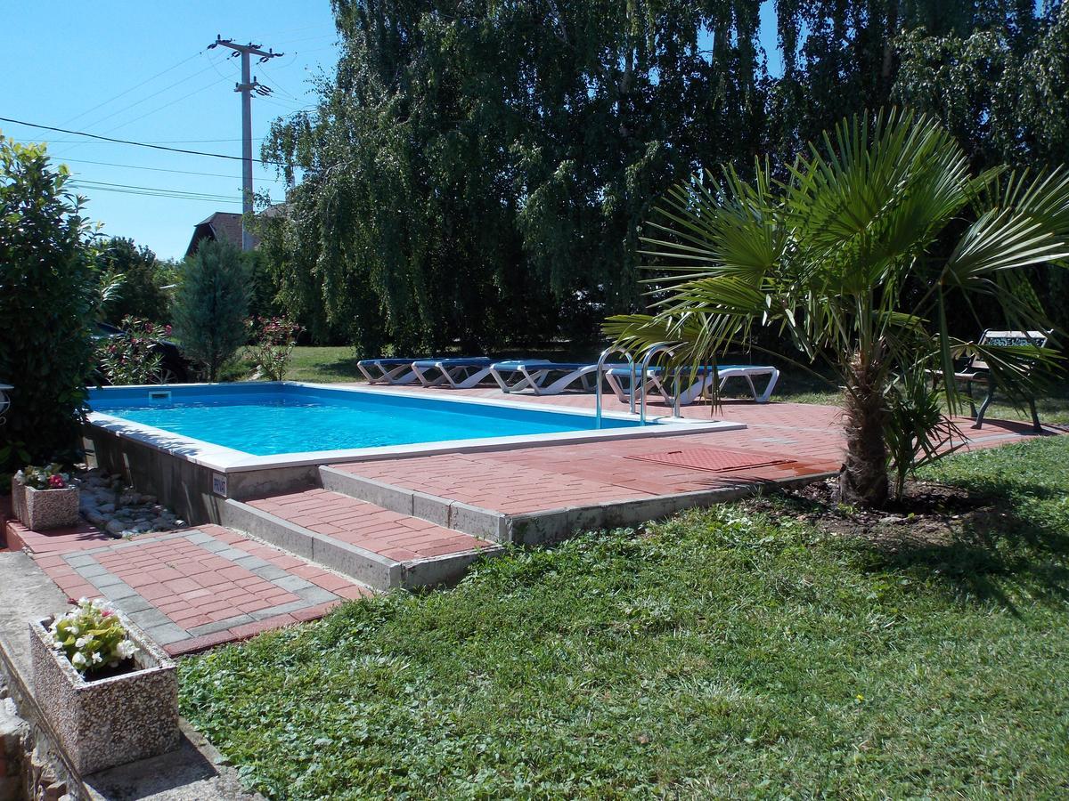 Eden Villa Apartmanhaz Balatonfured Exterior photo