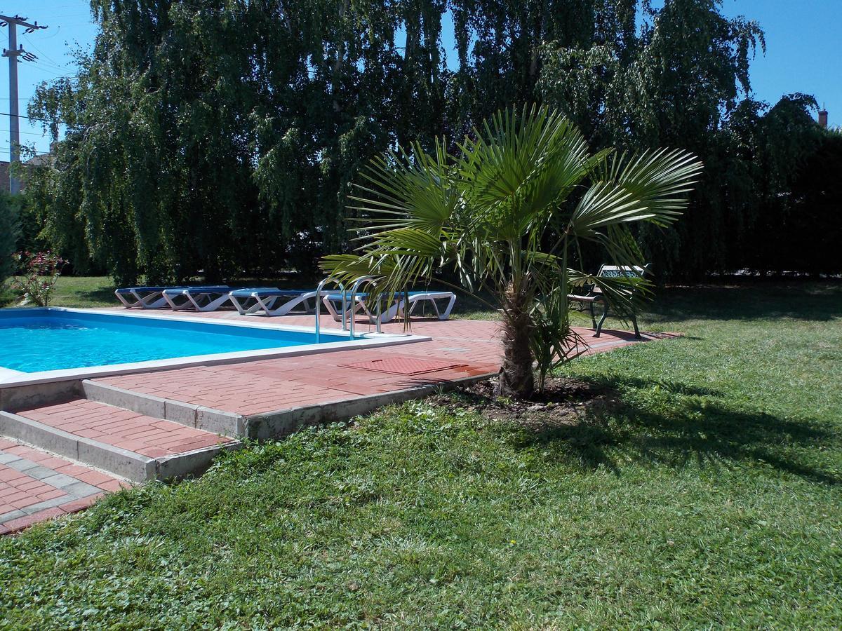 Eden Villa Apartmanhaz Balatonfured Exterior photo