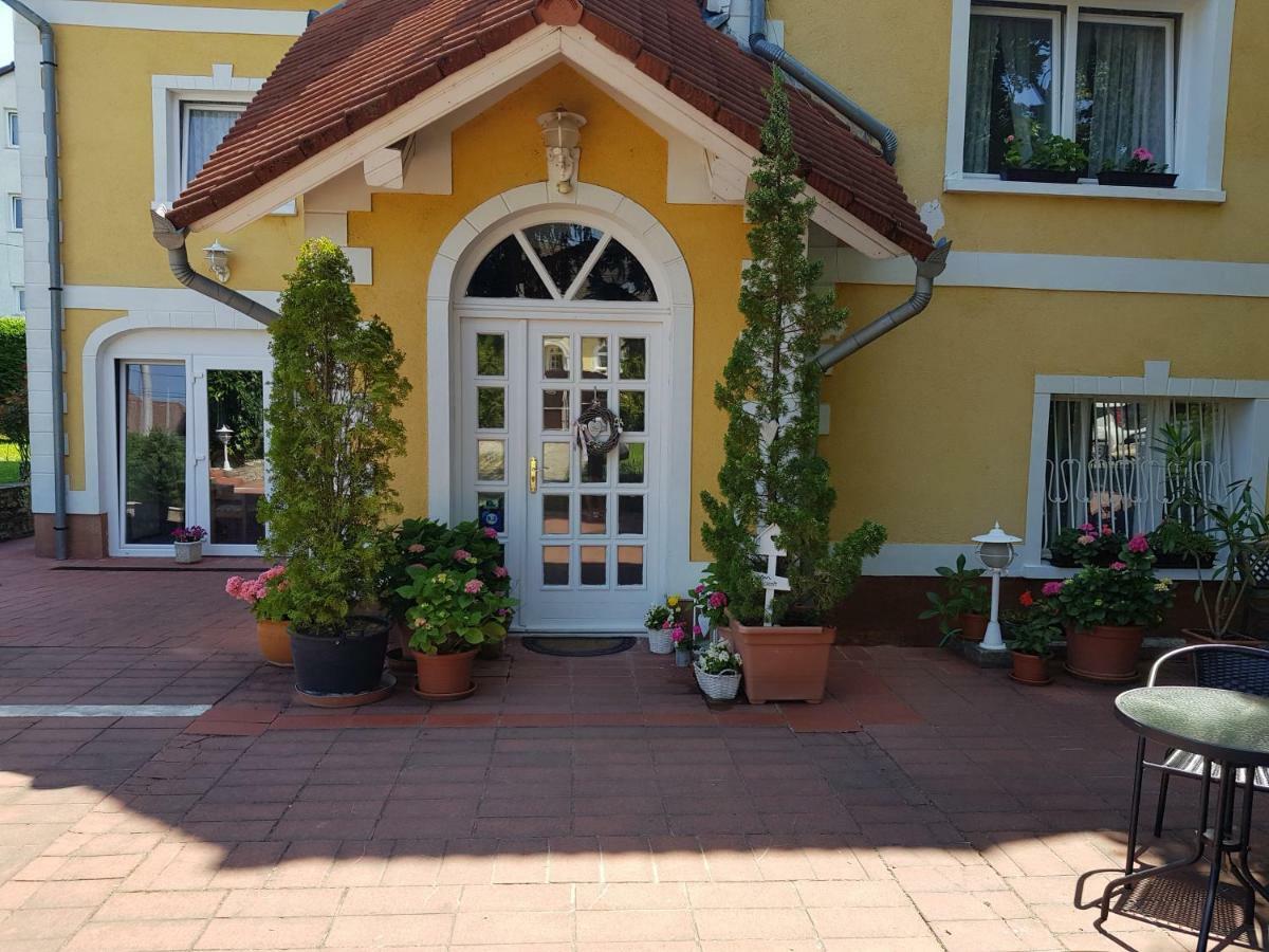 Eden Villa Apartmanhaz Balatonfured Exterior photo
